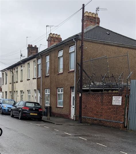 Row Of Houses Albany Street Newport Jaggery Cc By Sa