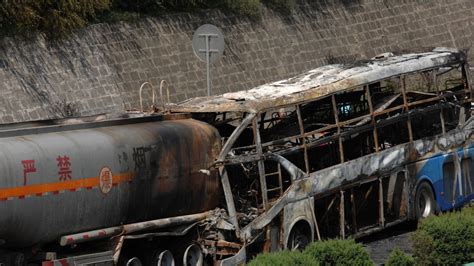 China 36 muertos en choque entre colectivo y camión con etanol