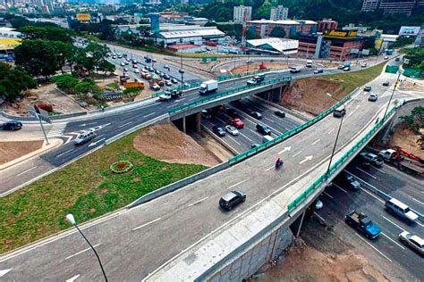 Distribuidor Y Puentes Gemelos De Los Ruices Haiman El Troudi