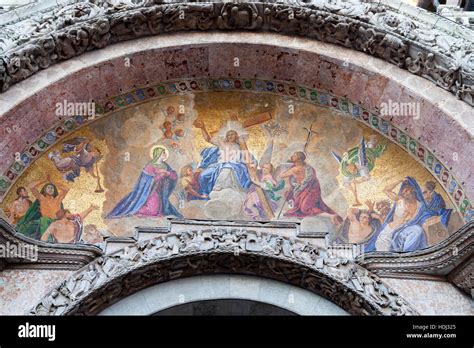 Mosaik Im Tympanon Ber Dem Zentralen Hauptportal An San Marco Basilica