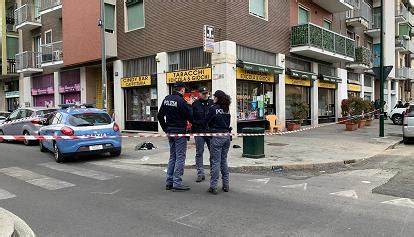 Muore Accoltellato Dal Figlio In Strada