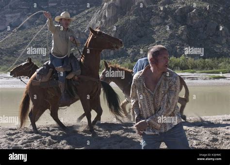 THREE BURIALS OF MELQUIADES ESTRADA TOMMY LEE JONES BARRY PEPPER THREE