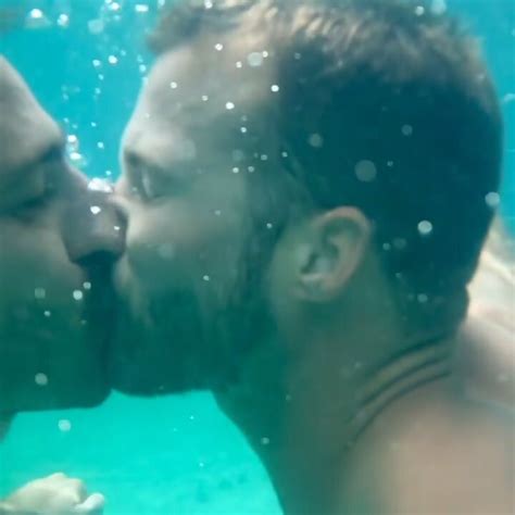 Underwater Barefaced Gay Kiss Video ThisVid