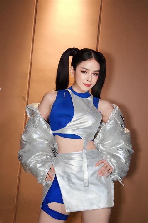 Nhan sắc xinh đẹp của Mie, nữ DJ mặc kín đáo và ngoan nhất Việt Nam