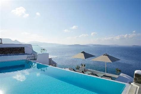 10 Best Luxury Hotels in Oia, Santorini: Where to Stay