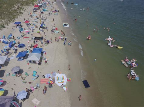 Partygoers leave 10 tons of trash on Virginia beach after Memorial Day bash, residents horrified ...