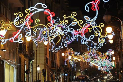 Continuano le installazioni in tutta la città Luminarie Salerno 2024 2025