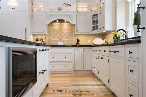 CAPE COD TRANSITIONAL TRADITIONAL KITCHEN BEADBOARD CEILING — Divine Design Center