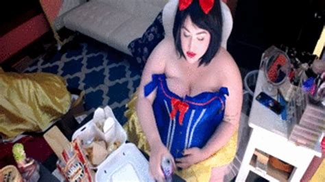 Piggy Snow White Gets Caught MP4 Kyras BBW Fetish Depot Clips4sale