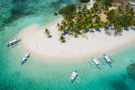 Tropical beach in coron, philippines | Premium Photo