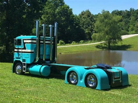 pin  carlos tf  cabovers freightliner trucks big trucks big rig