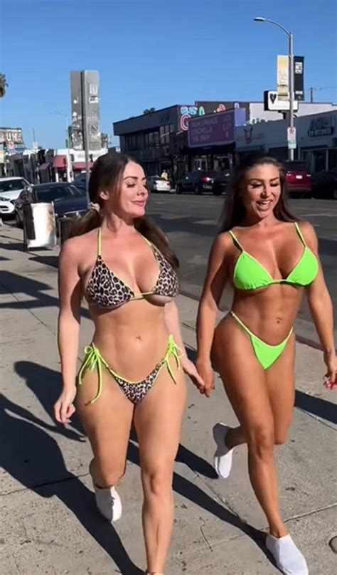 Hot Sexy Sophie Dee Bikini Pics