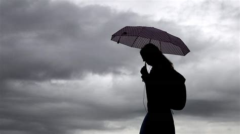 Zet Je Schrap Voor Opnieuw Een Regenachtige En Grijze Dag Weerbericht