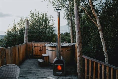 Our Favourite Treehouses With Hot Tubs Canopy Stars