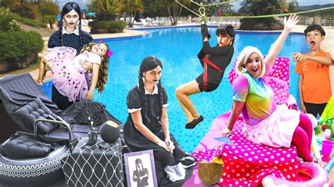 PISCINA DA WANDINHA ADDAMS VS ENID WANDINHA TIROLESA VIROU BABÁ ADOTOU