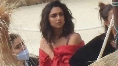 VIRAL Deepika Padukone Sizzles In Bikini In Leaked Pics From Pathaan Sets