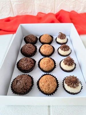 Kit Bolo Naked Cake 15 Brigadeiros Gourmet Elo7