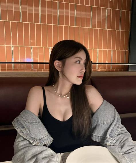 999 Hình Ảnh Gái Xinh 18 Sexy Mặc Bikini Siêu Nóng Bỏng