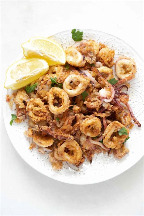 Italian Fried Calamari (Calamari Fritti) - The Matbakh