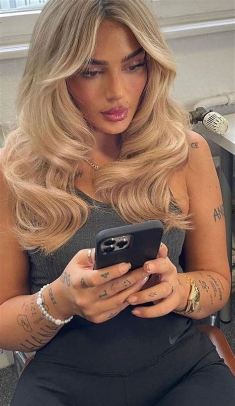 Pin by 𝒟 on Hair Short hair color Blonde hair looks Hair inspiration color