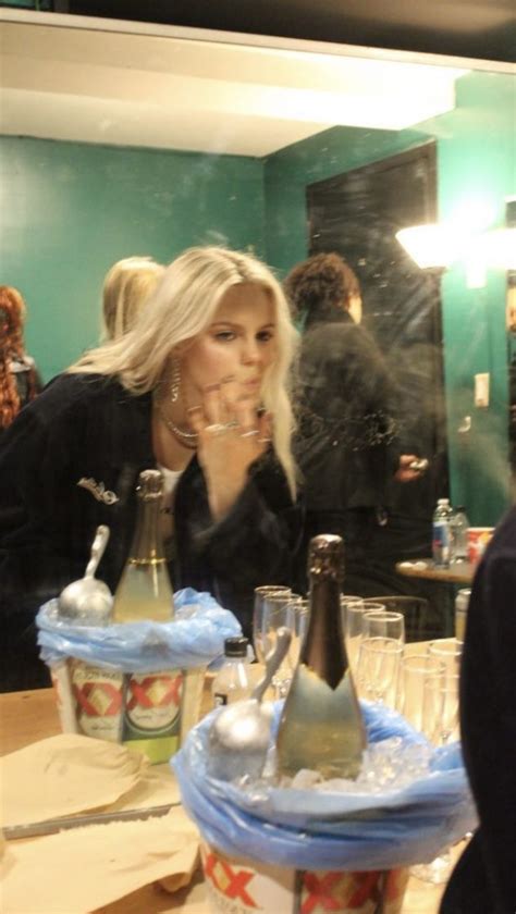 reneé rapp Blonde wife Renee Mean girls