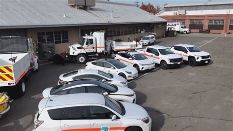 caltrans adding hundreds  tesla vehicles   fleet abccom