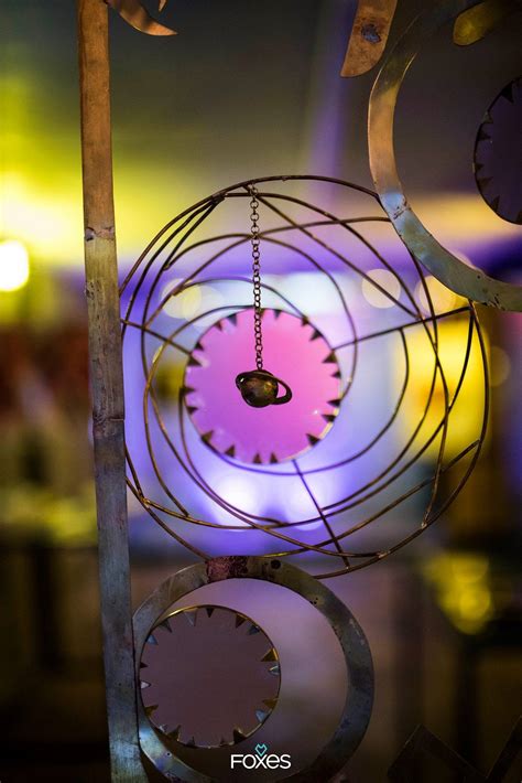 Projeto Saturno - Amanda Daher Elias criou o painel de metal a partir