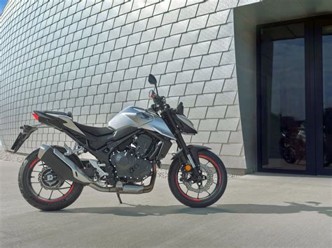 Motorrad Vergleich Honda CB750 Hornet 2025 vs. Aprilia RS 457 2025