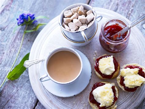 A Rodda's Cornish Clotted Cream Tea | Cream tea, Afternoon tea