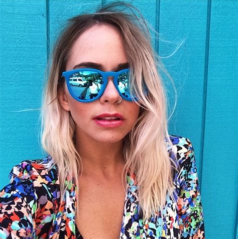 Former Big Brother Star Tully Smyth Flaunts Her Cleavage In Skimpy Black Bikini During Island