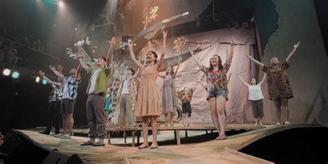 Video: TABING ILOG, THE MUSICAL Cast Take Their Bows