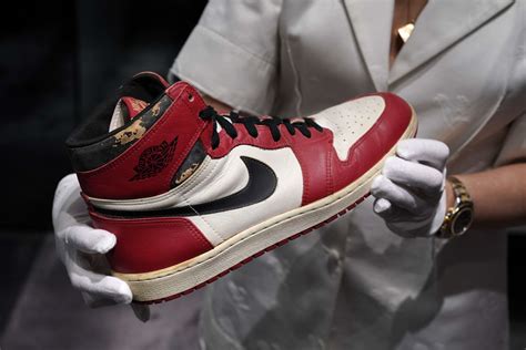 "Air Jordan": Infos, Geschichte und Preise des Basketball-Schuhs von