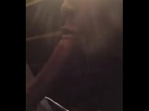 Transexual De La Puerta De Al Lado Me Chupa XVIDEOS