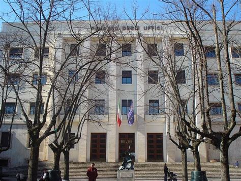 Piazza XI Settembre Palazzo Degli Uffici Cosenza ViaggiArt