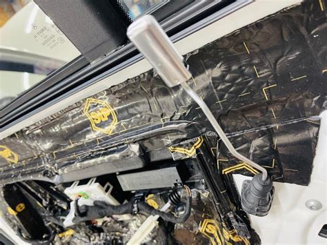ベンツ Sクラス 純正ブルメスターの音質向上の方法ドアスピーカー交換とデッドニングのご紹介 W W W W W HOT WIRED ホットワイヤード