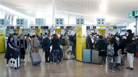 Huelga De Vueling Cancela 64 Vuelos Este Domingo