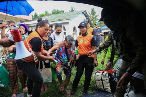 La Jornada Desalojan a 9 mil 300 personas por erupción de volcán