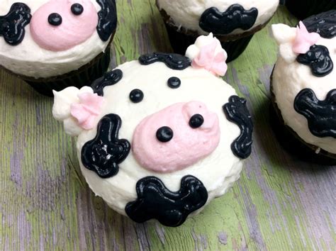 The Cutest Moo Cow Cupcake For A Barnyard Themed Party