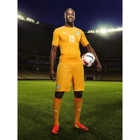 Yaya Toure im Trikot Elfenbeinküste Home für Weltmeisterschaft 2014