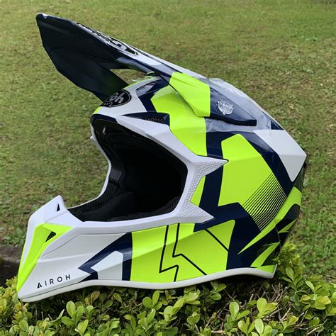 Capacete Airoh Wraap Raze Azul