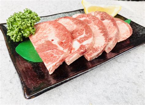 【楽天市場】【ふるさと納税】[仙台名物] かのん精肉舗 昭和の懐かしい 厚切り牛タン (300g／600g／900g)｜宮城 牛たん 牛肉 ...