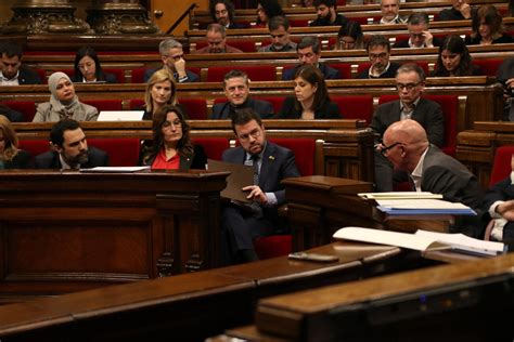 La Tractorada Torna Al Parlament El Govern Sexamina De La Crisi De La