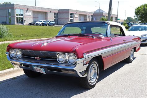 1961 Oldsmobile Starfire | Midwest Car Exchange