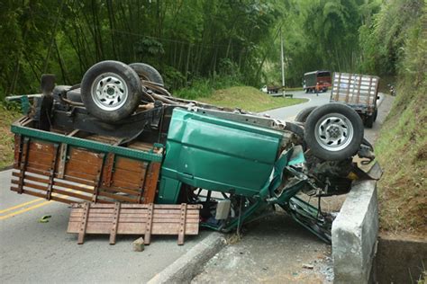 Por Fallas Mec Nicas Camioneta Sufri Aparatoso Volcamiento