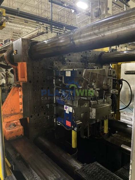 Used 2200 Ton Cincinnati Milacron VL 2200 413 Injection Molding Machine