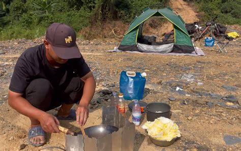 骑行去西藏，在山区上坡累到精疲力尽，被迫在荒山野岭当中露营做饭哔哩哔哩bilibili