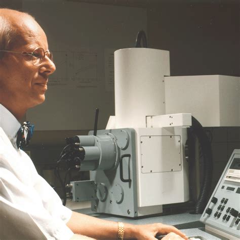 Innovators In Electron Microscopy