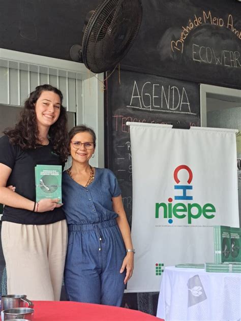 Professora Janine Trevisan publica segundo volume do livro Iniciação