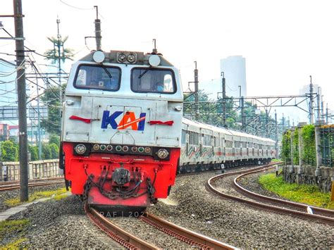 A Long Train Ka 128 Gumarang Kereta Api Gumarang Relasi Pa Flickr