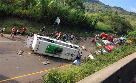 Tragedia Al Menos 13 Muertos Y 20 Heridos Dejó Un Accidente En Colombia